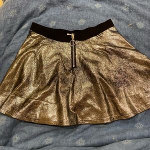 Mia New York chrome top and skirt
